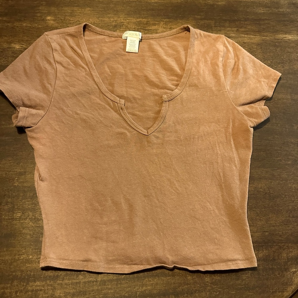 Cropped v neck top